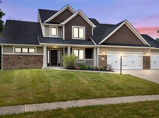 8215 Shady Lake Dr, Fort Wayne, IN