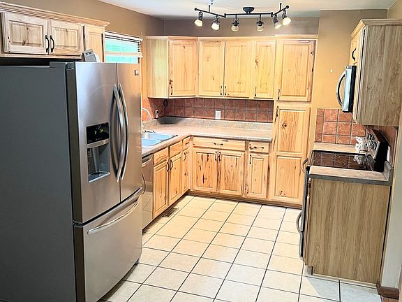 4th image of 1585 Rainbow Forest Dr