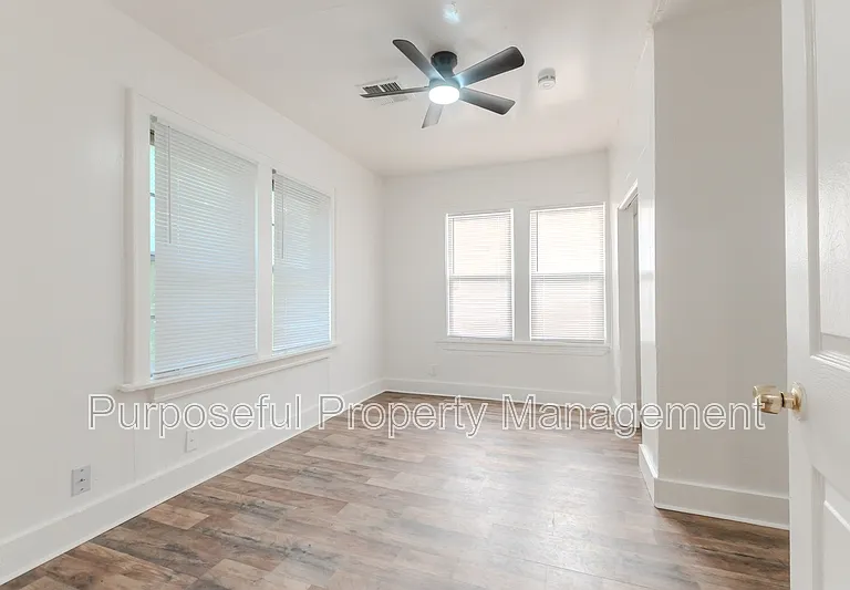 1609 NE 18th St — Photo 9
