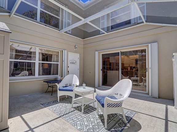3rd image of 2864 SW Lakemont Place