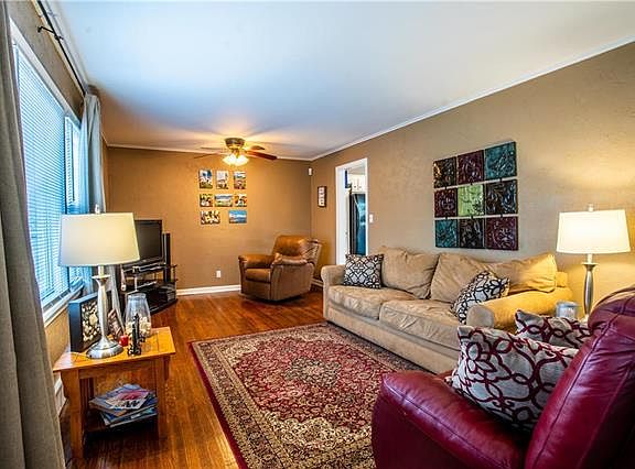 4th image of 8827 Hemlock Dr