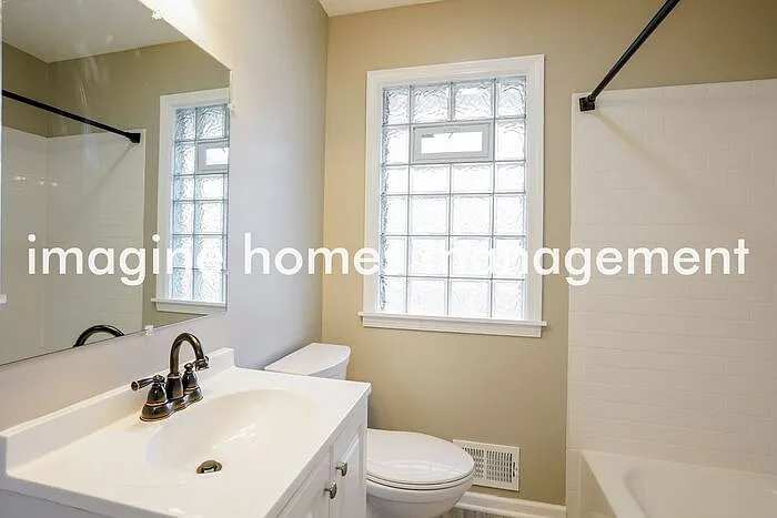 5024 Monroe St NE — Photo 8