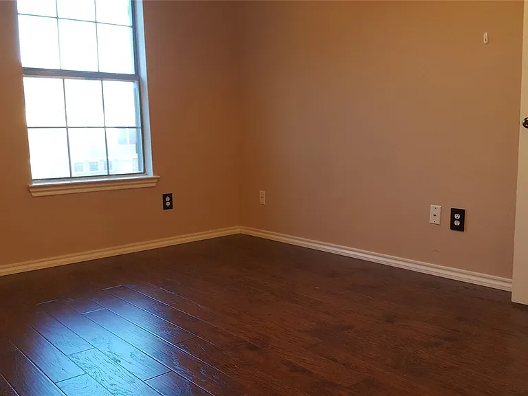 4400 Leeds Dr — Photo 10