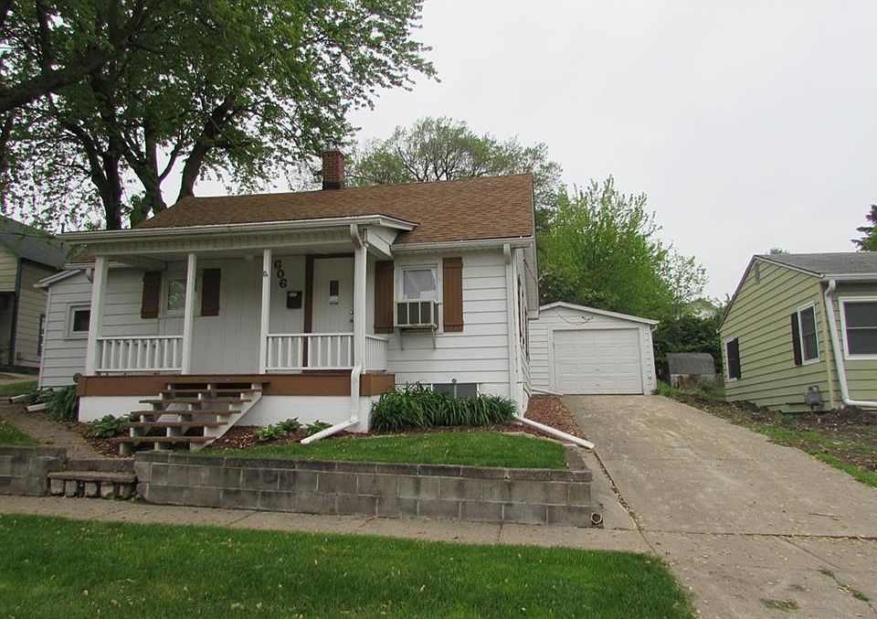 1st image of 606 S 2nd St