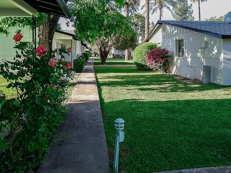 914 W Glendale Ave #7 — Photo 31