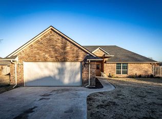 18 NE Summerwood Dr, Elgin, OK 73538
