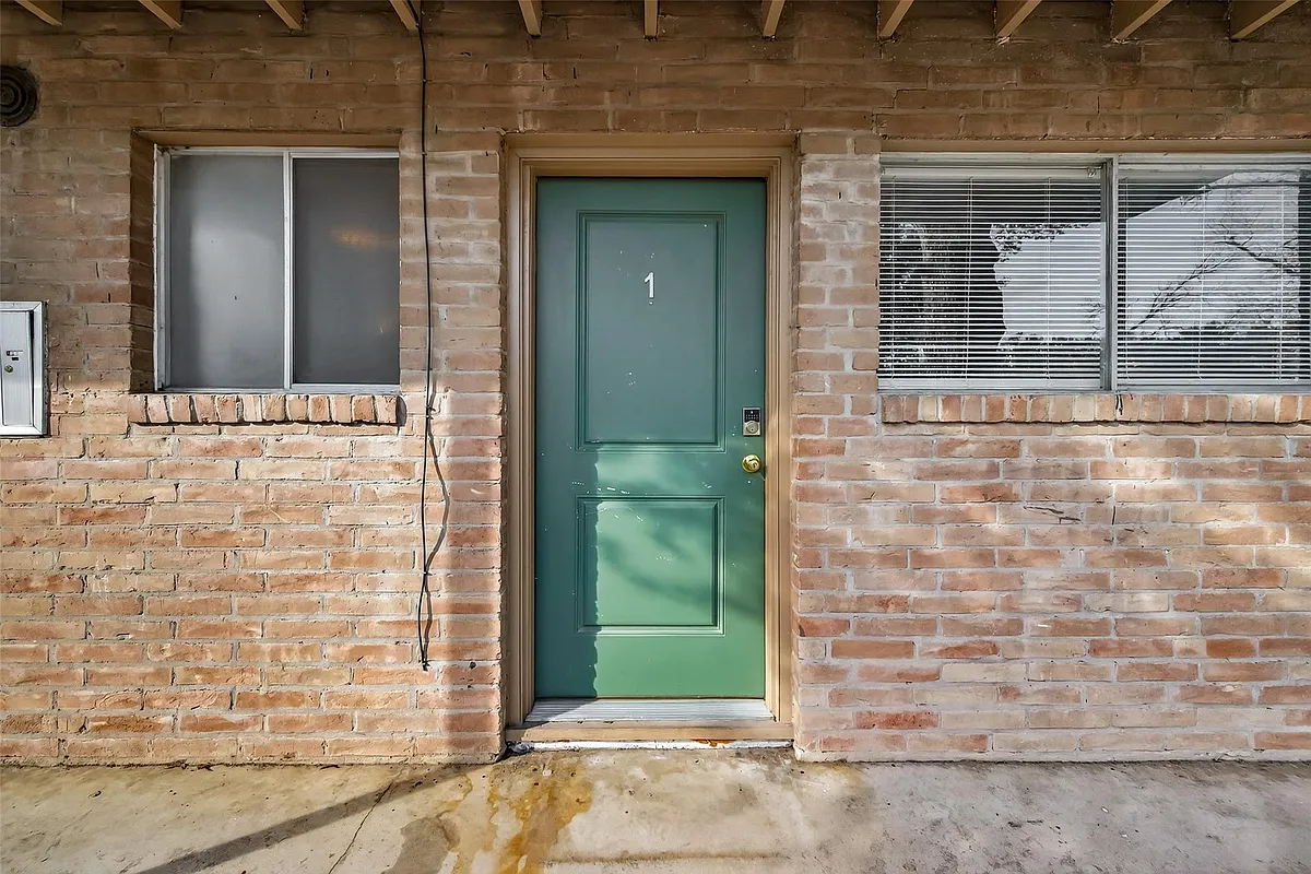Building Photo - 1217 Heights Blvd #1
