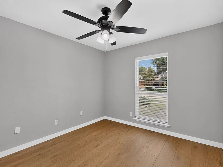 243 Woodhurst Dr — Photo 33