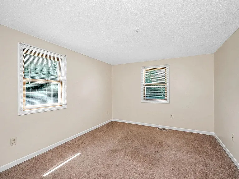 614 Elmwood Dr — Photo 9