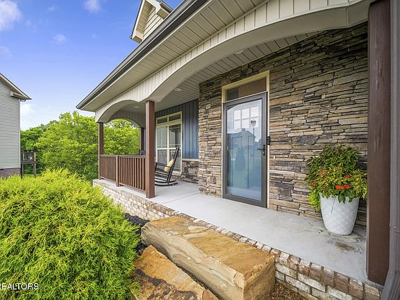 3rd image of 553 Greystoke Ln