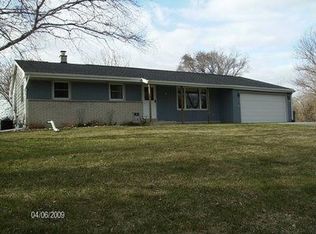 17750 W Saturn Dr, New Berlin, WI 53146