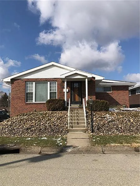 613 Locust Dr photo 1