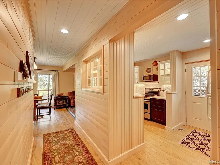 1745 Skyline Rd — Photo 6