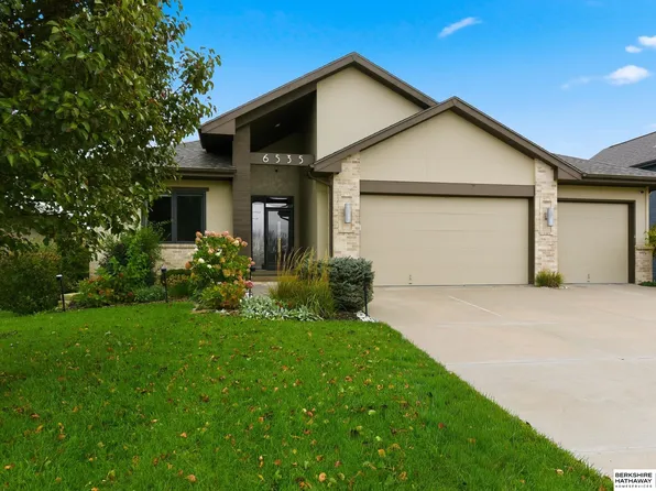 6535 N 157th St, Omaha, NE 68116