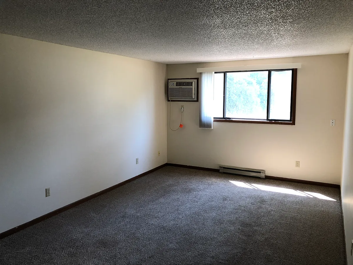 Building Photo - 2908 Birch St #5
