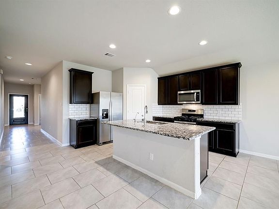 5th image of 7550 Highland Chase Drive