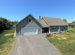 48 Robin Ct, Skowhegan, ME 04976