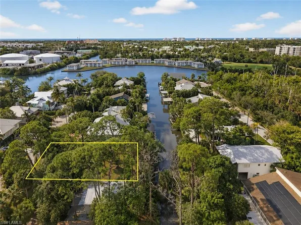 1675 Avion PL, NAPLES, FL 34104