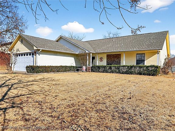 3rd image of 906 3rd Ter