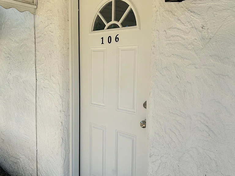 106 S Monroe Ave — Photo 3