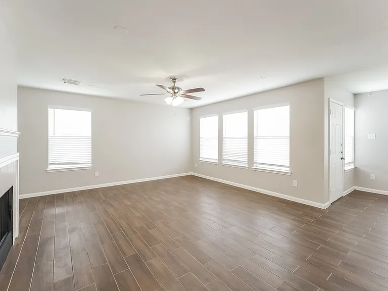 16102 Dawn Marie Ln — Photo 4