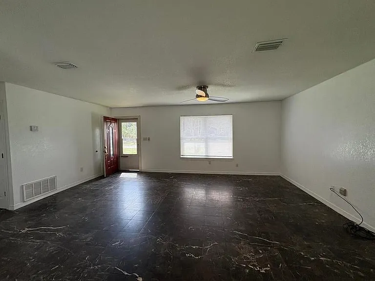 410 Wildwood St — Photo 2