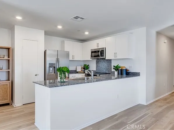 14284 Notre Dame St, Hesperia, CA 92345