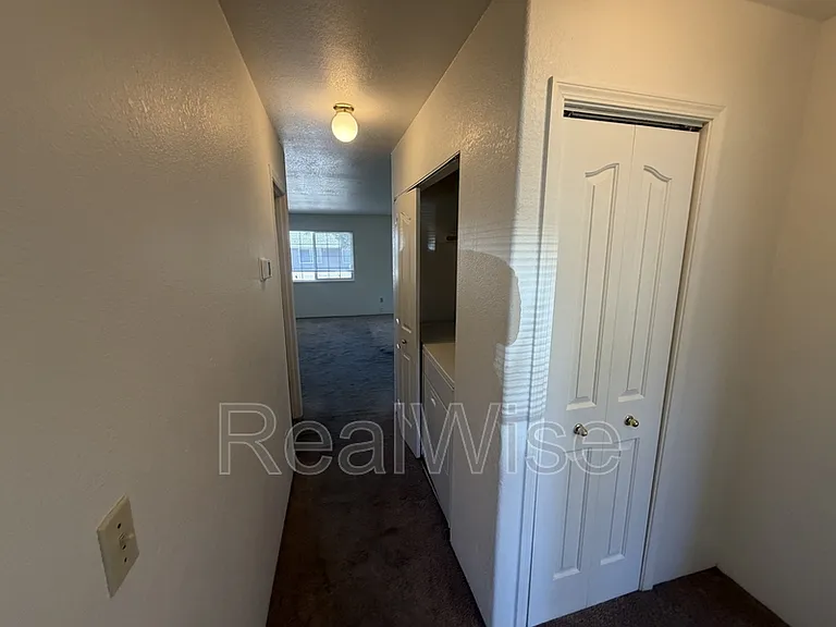 2145 NW Heidi Ln #D — Photo 7