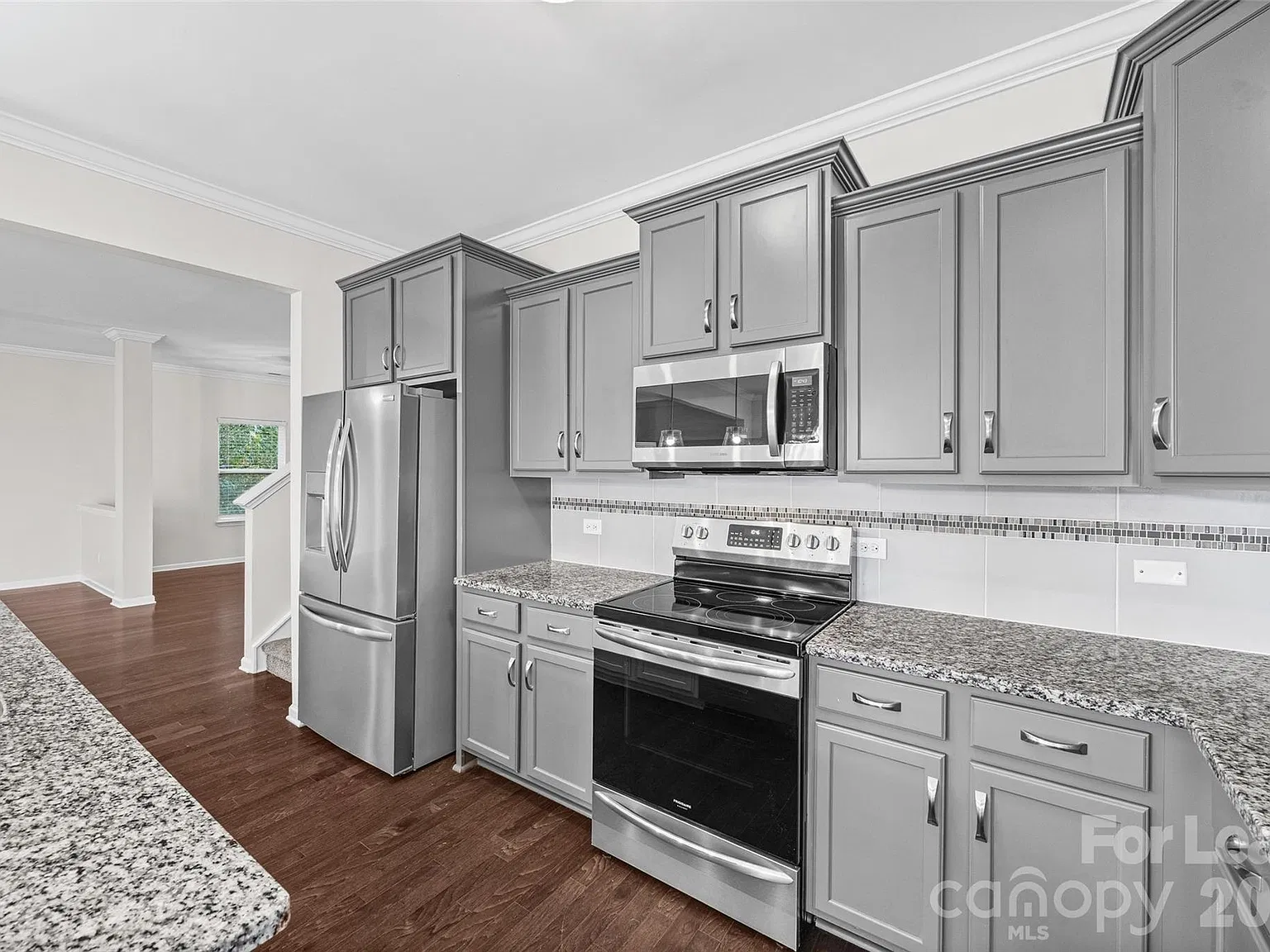 4 bed, 2.5 bath, 2806 sqft, $2,800 — Photo 3