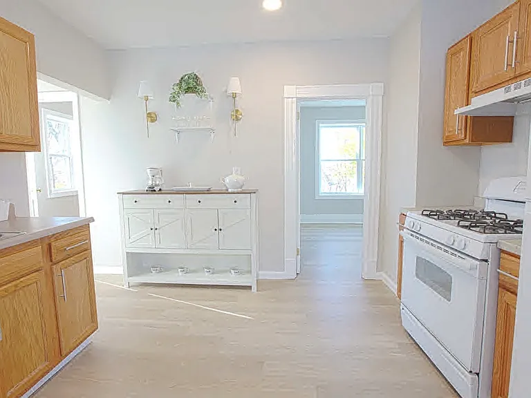 31 Florence St #3 — Photo 4