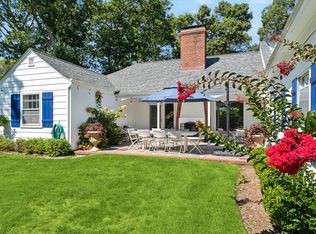 35 Sheppard St, Westhampton Beach, NY 11978