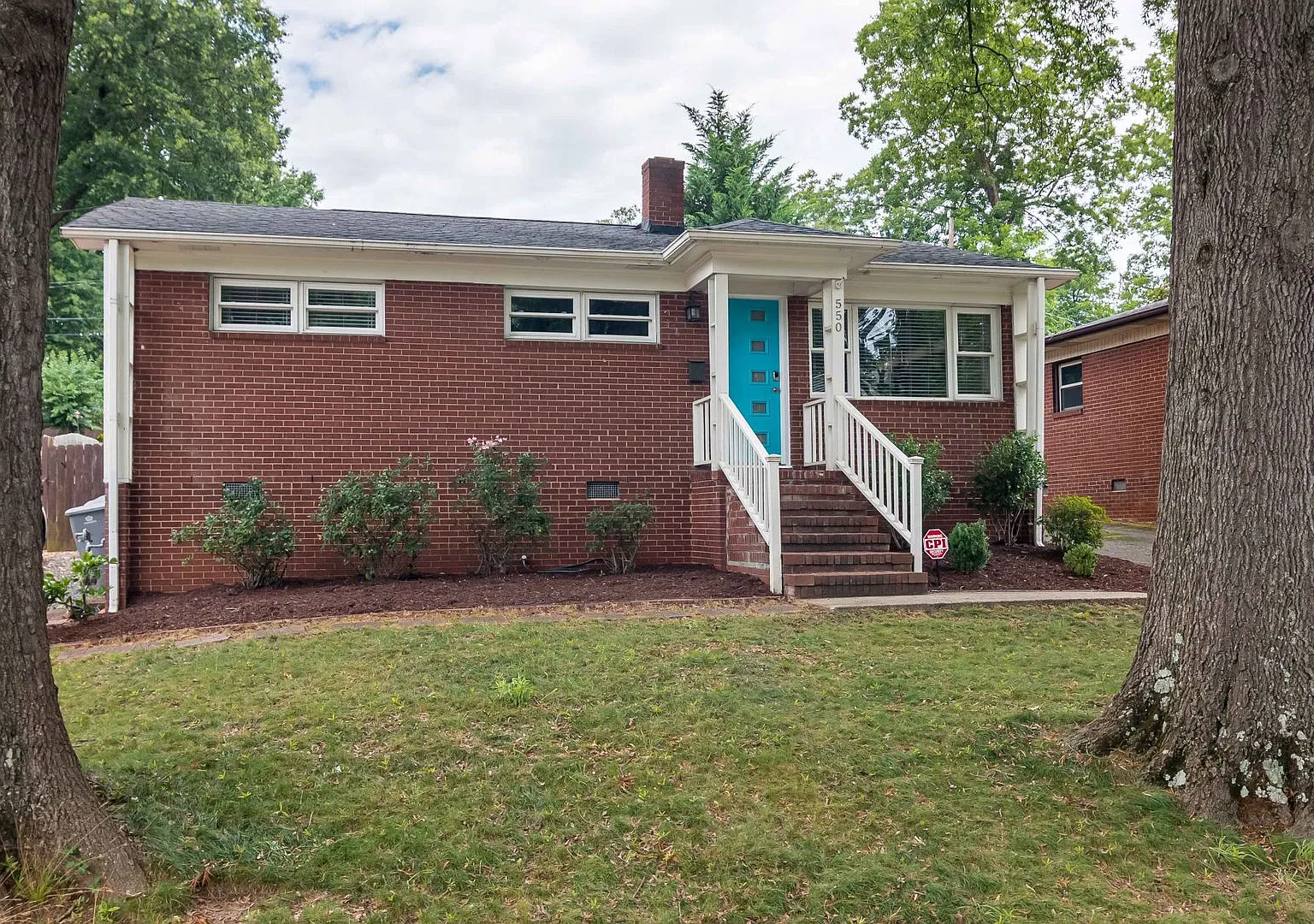 550 W Kingston Ave — Photo 2