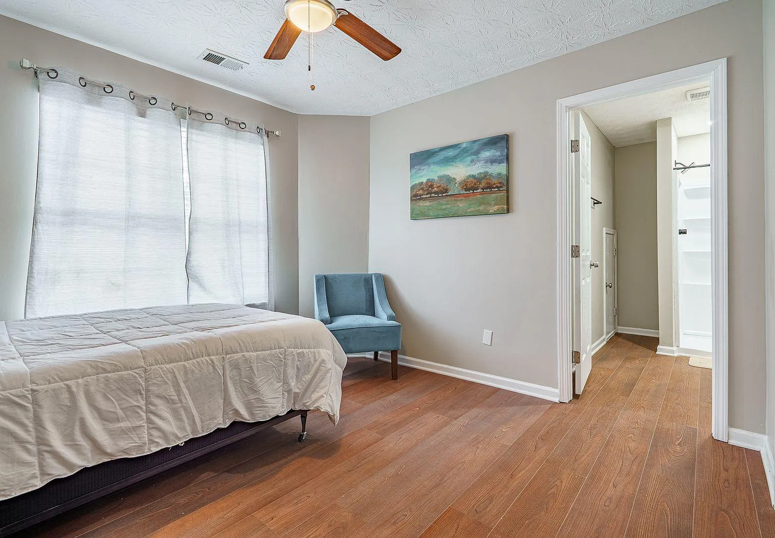 4 bed, 8.0 bath, 2612 sqft, $1,027 — Photo 3