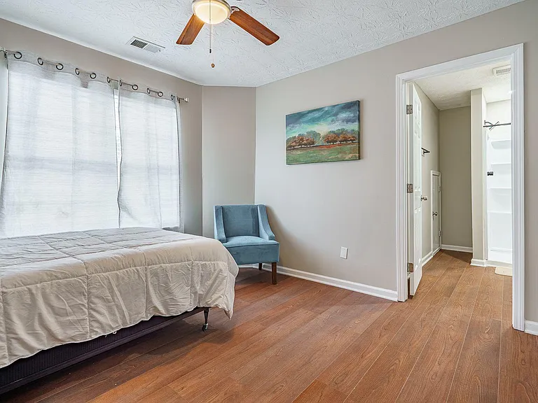 Creekview Dr — Photo 3