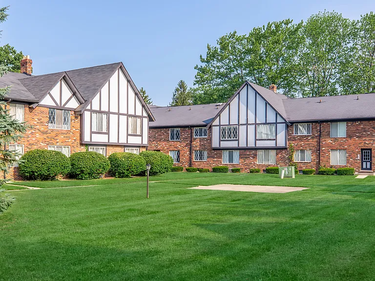 The Crossroads At Southfield Apartments — Photo 37