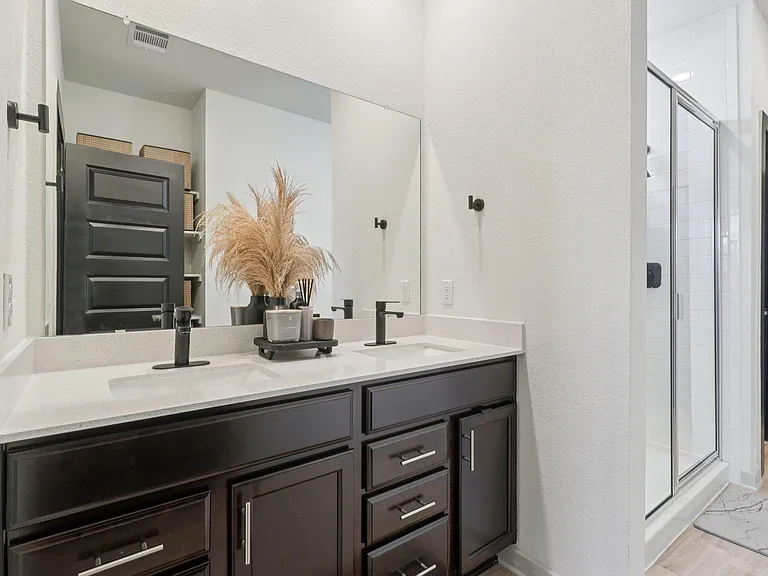 220 Merrick Rd — Photo 9