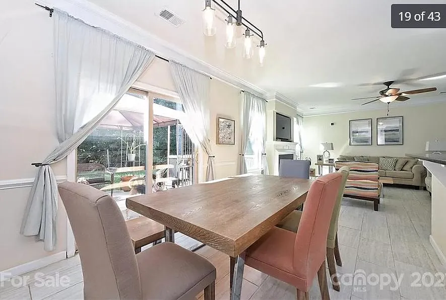 2728 Old House Cir — Photo 2