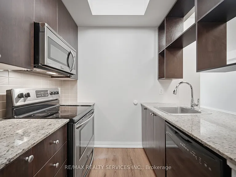 151 Village Green Sq #206 — Photo 9