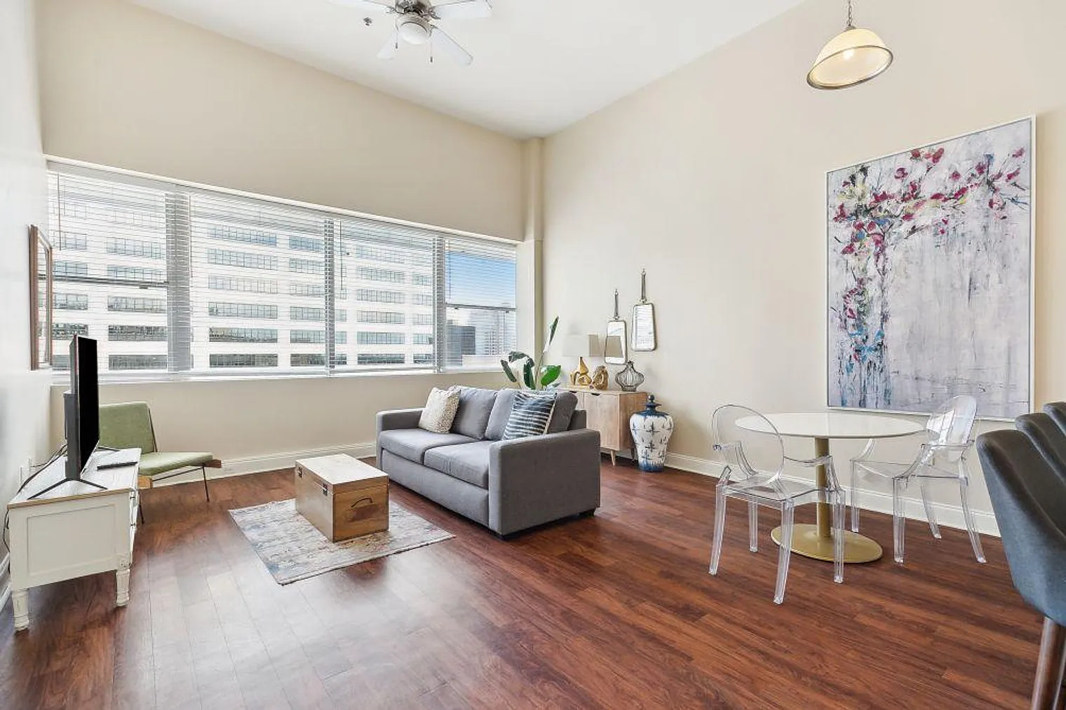 1 bed, 2.0 bath, 430 sqft, $4,203 — Photo 2