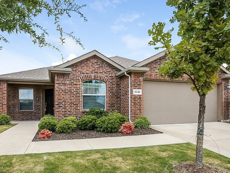 2116 Meadow View Dr — Photo 1