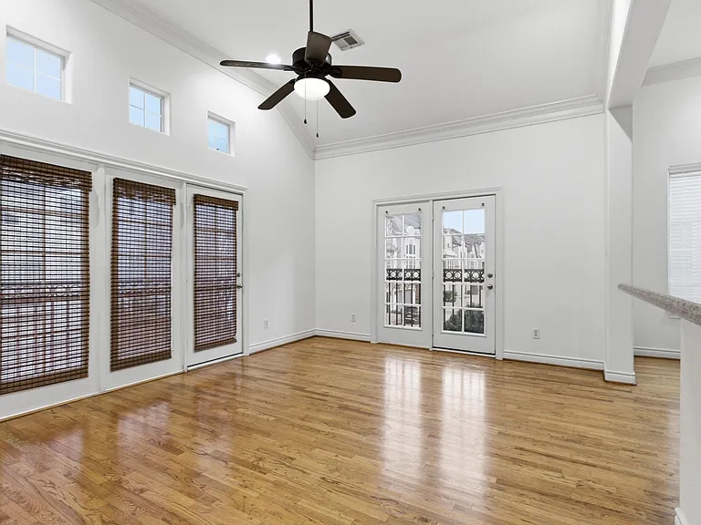 1303 Sherwood Point Ln — Photo 16