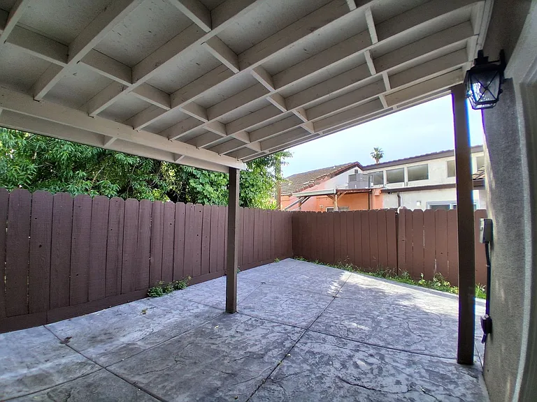 2112 Eicher Ave — Photo 16