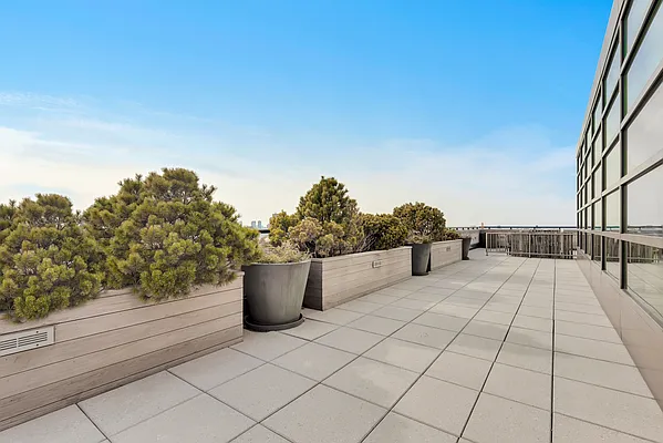 Sold by Bond New York | media 10
