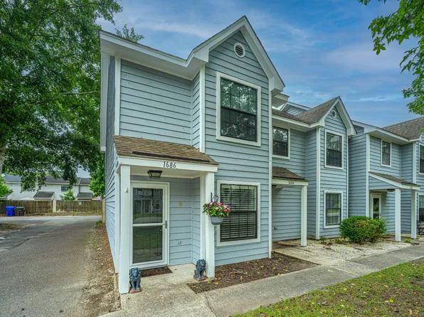 1686 Hunters Run Dr, Mount Pleasant, SC 29464