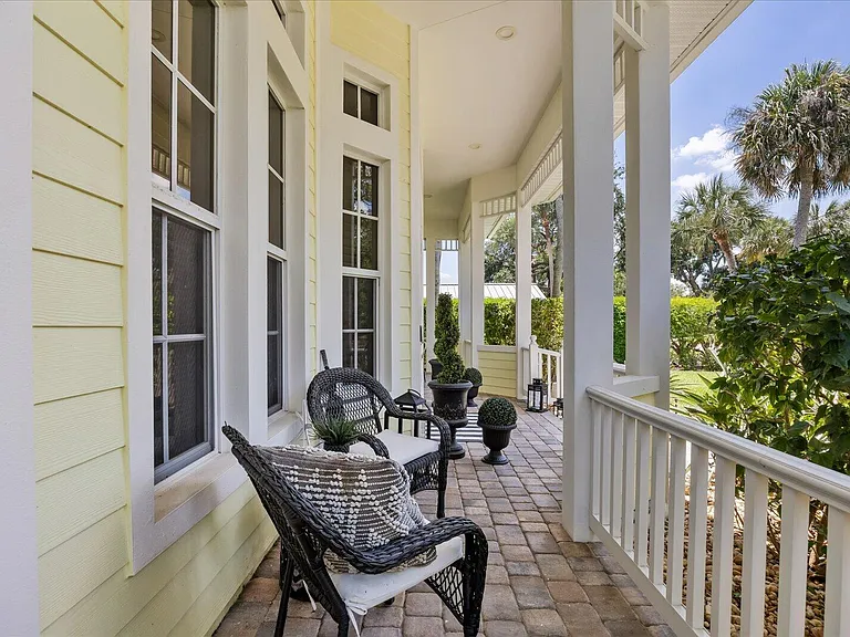 851 SW Pine Tree Ln — Photo 3