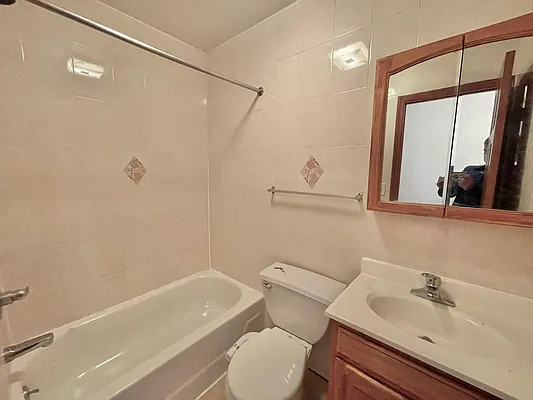 Rented by New Amsterdam Realty Group | media 29