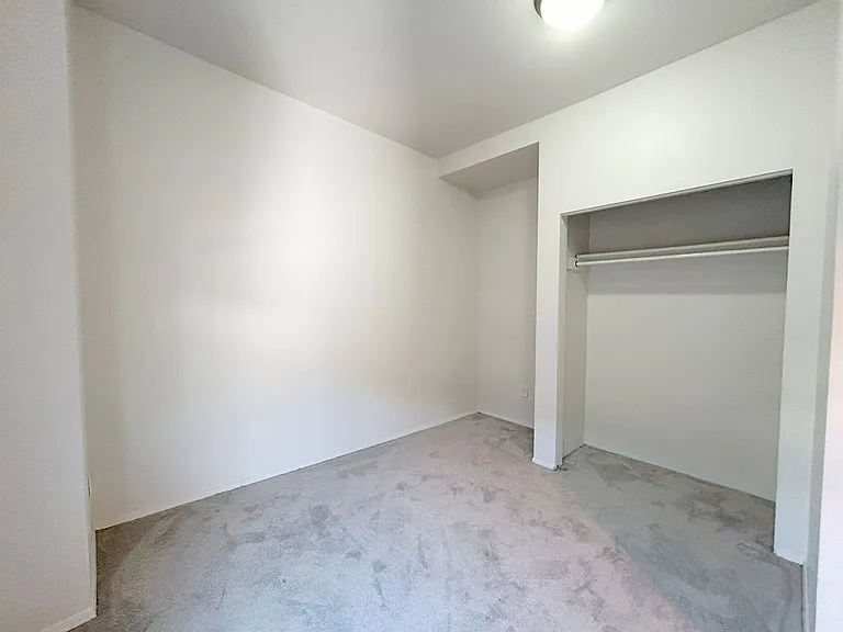 Ludlow B Apartments — Photo 10