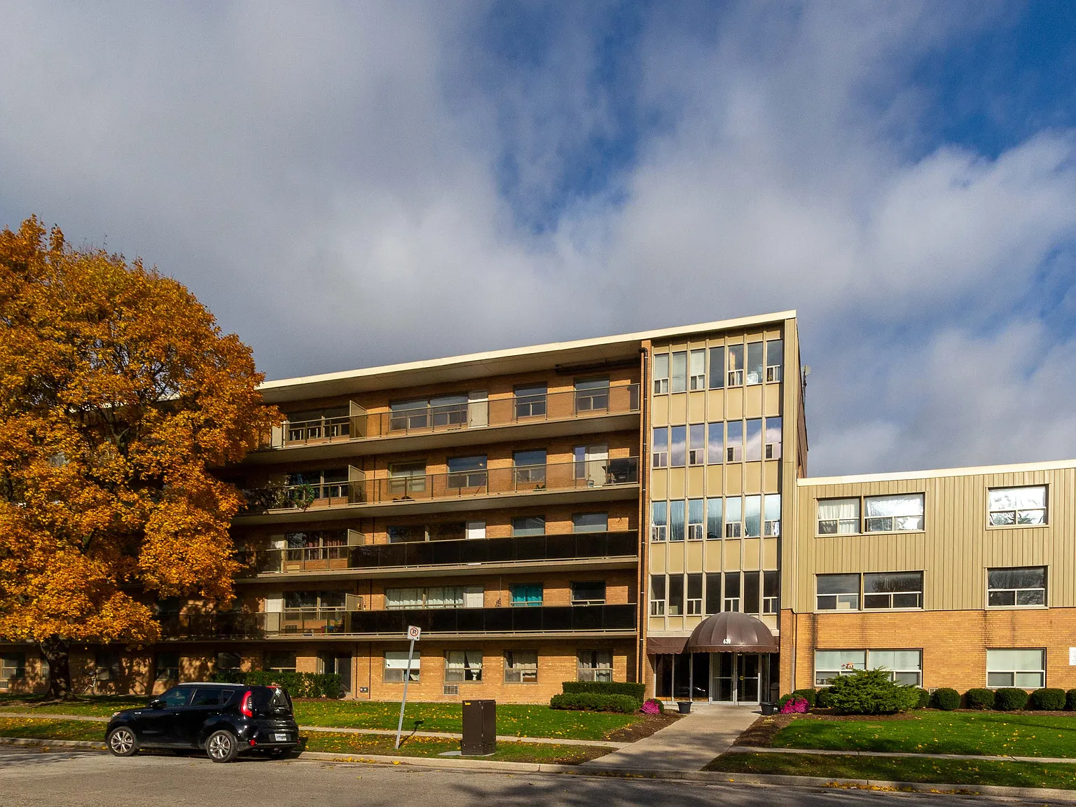 Bryn Mawr Apartments — Photo 4