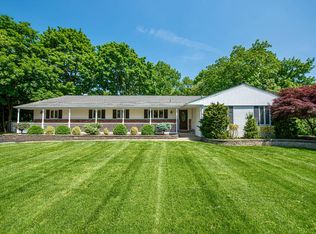 18 Acorn Rd, Saint James, NY 11780