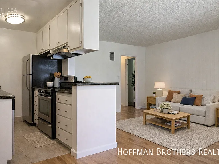 1808 N Harvard Blvd #17 — Photo 1